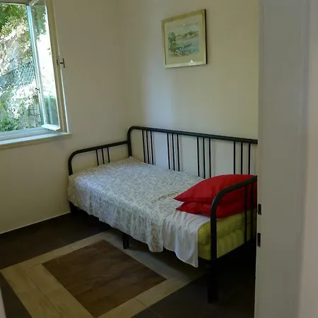 Park Bellevue Apartment *
